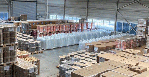 Verpackung in Lagerhalle